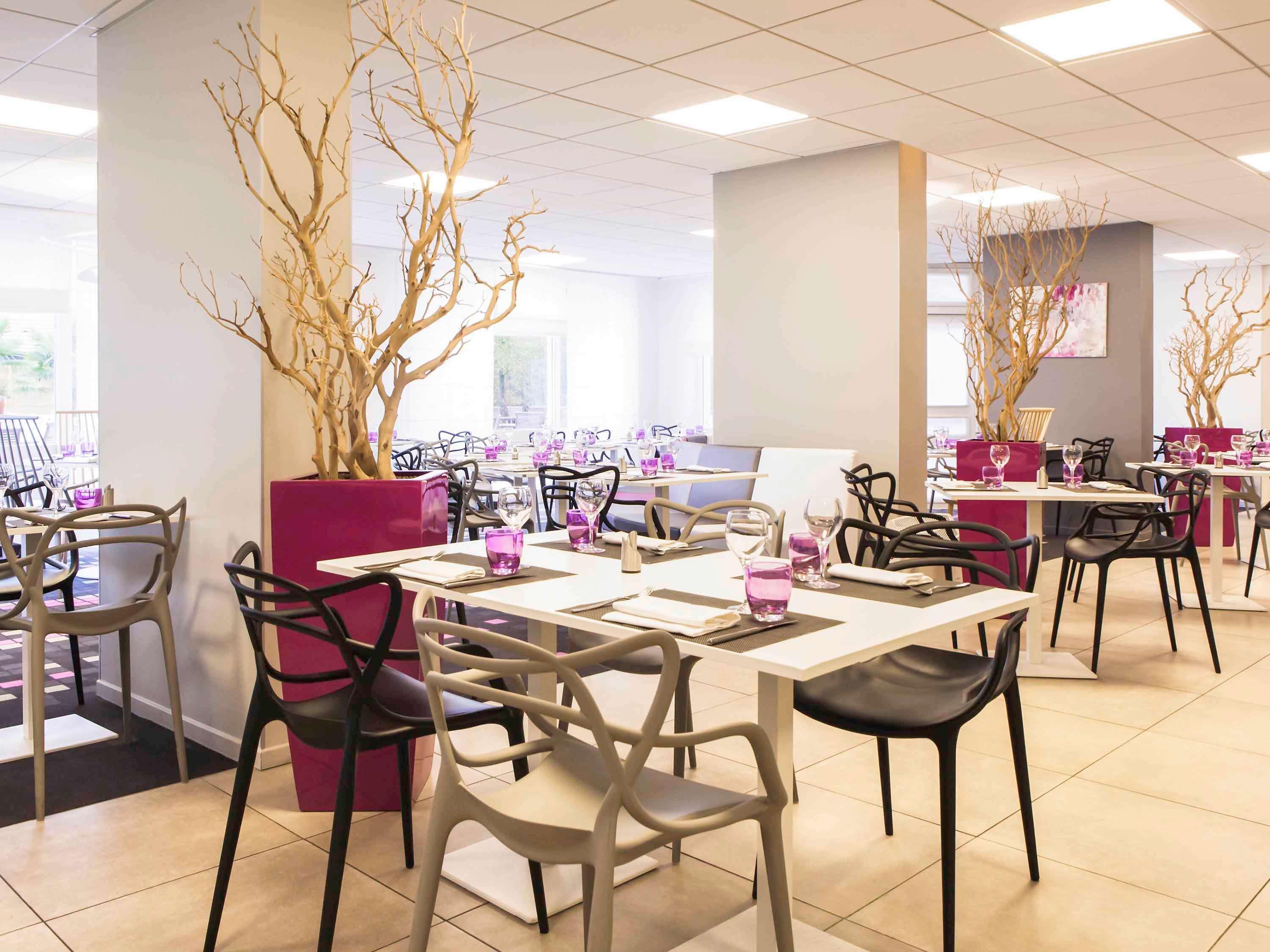Novotel Fontainebleau Ury Exterior foto