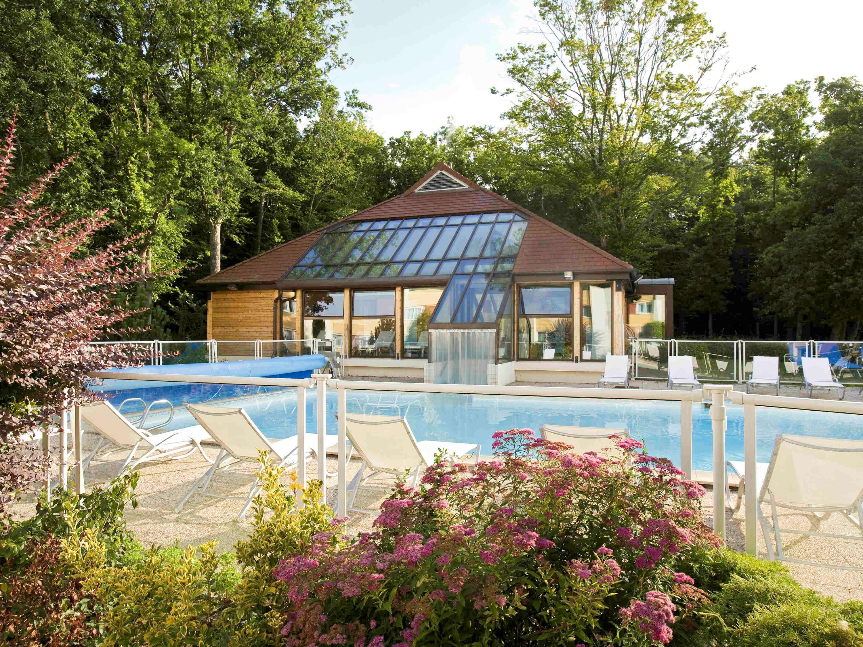 Novotel Fontainebleau Ury Exterior foto